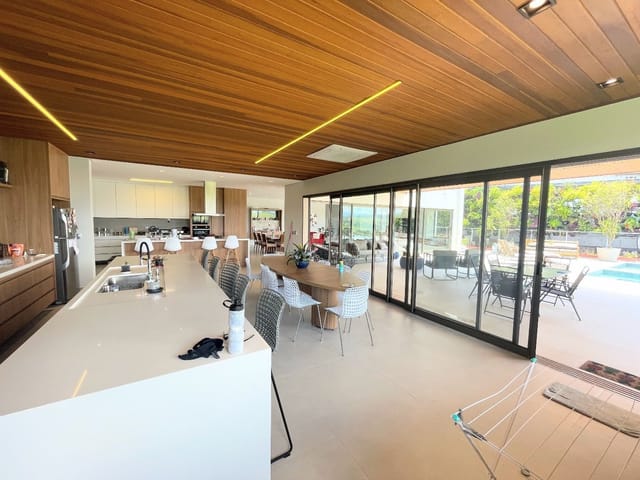 Casa com 890m² 4 quartos e 6 banheiros, à venda, no bairro Condomínio Residencial Alphaville em São José dos Campos
