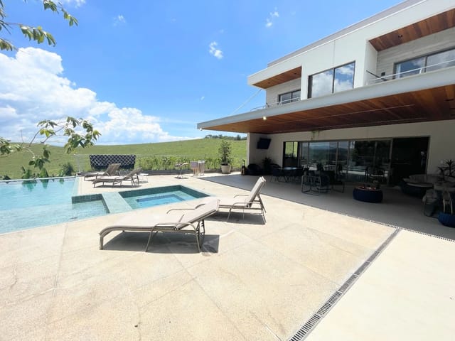 Casa com 890m² 4 quartos e 6 banheiros, à venda, no bairro Condomínio Residencial Alphaville em São José dos Campos