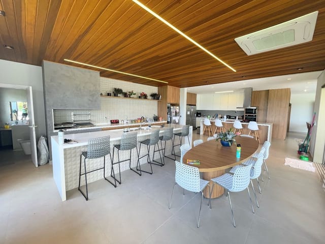 Casa com 890m² 4 quartos e 6 banheiros, à venda, no bairro Condomínio Residencial Alphaville em São José dos Campos