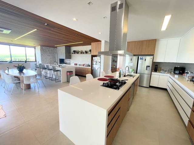Casa com 890m² 4 quartos e 6 banheiros, à venda, no bairro Condomínio Residencial Alphaville em São José dos Campos