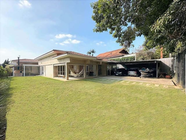 Casa com 1042m² 3 quartos e 3 banheiros, à venda, no bairro Jardim Passárgada I em Cotia