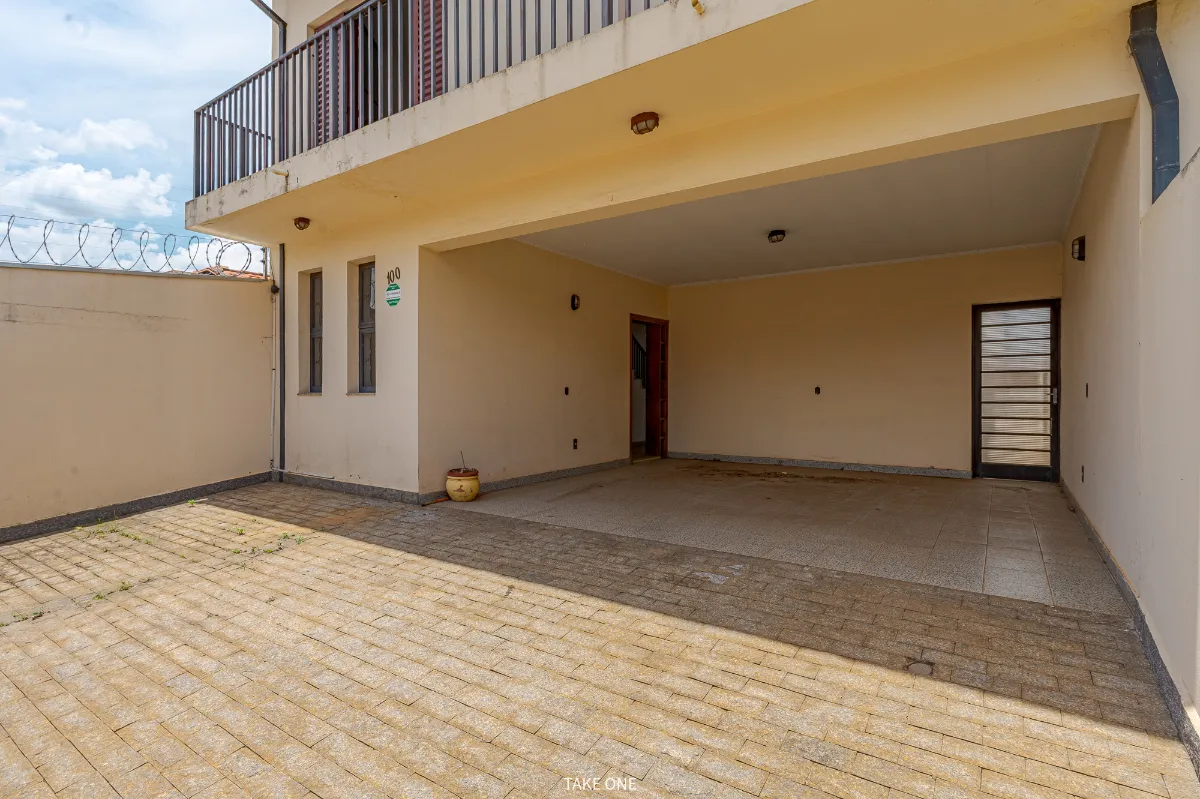 Casa para venda em Jardim Eulina com 3 quartos, sendo 1 suíte, 252m²