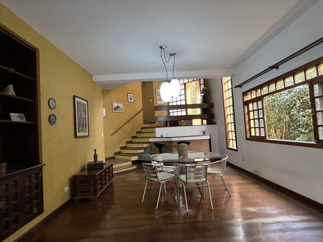 Casa com 420m² 3 quartos e 3 banheiros, à venda ou para alugar, no bairro San Diego Park em Cotia
