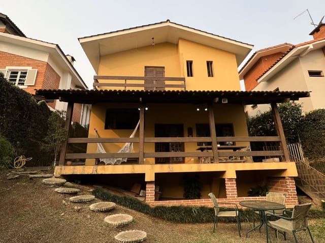 Casa com 420m² 3 quartos e 3 banheiros, à venda ou para alugar, no bairro San Diego Park em Cotia
