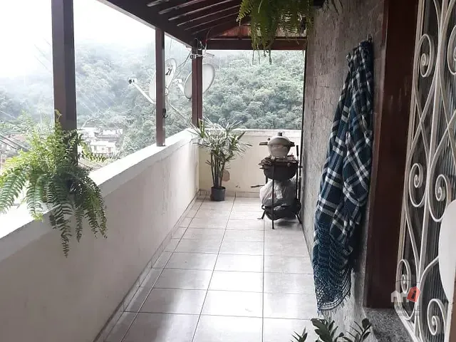 Casa 3 quartos e 2 banheiros, à venda, no bairro Morin em Petrópolis