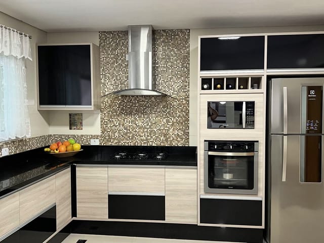 Casa com 300m² 5 quartos e 6 banheiros, à venda, no bairro Parque Nova Jandira em Jandira