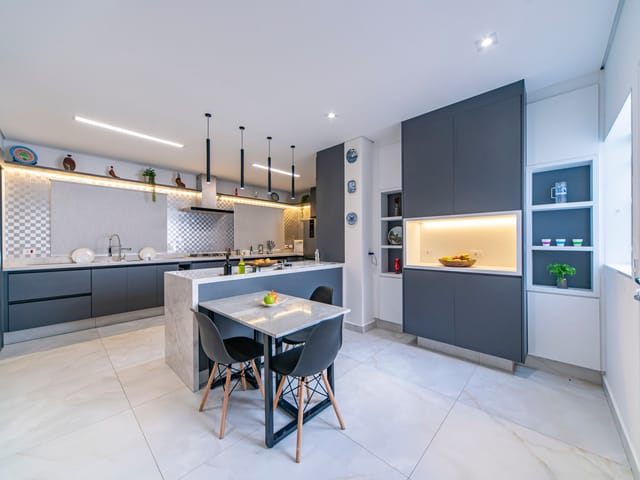 Casa com 597m² 4 quartos e 5 banheiros, à venda, no bairro São Paulo II em Cotia