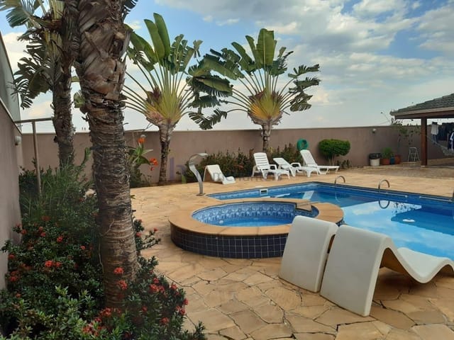 Foto do Casa - Casa de Alto Padrão com 3 Suítes e Piscina no Condomínio Plazza Ville – Jaguariúna | Home Hunters