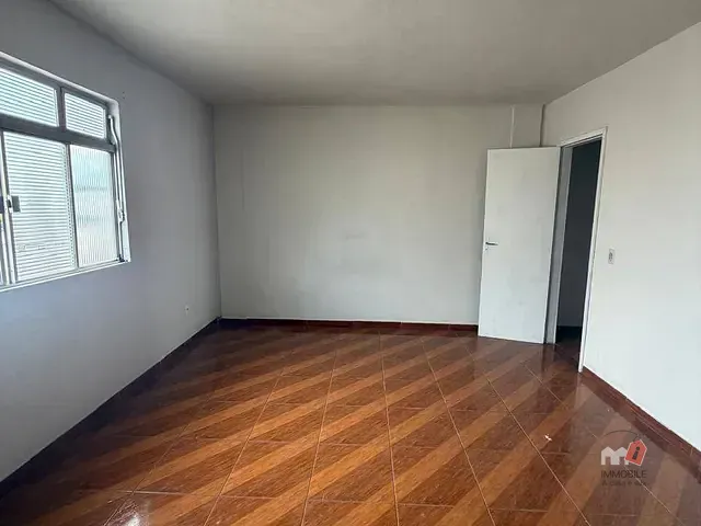 Casa 1 quarto e 1 banheiro, para alugar, no bairro Chácara Flora em Petrópolis