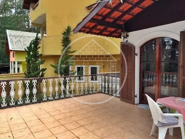 Casa com 264m² 2 quartos e 3 banheiros, à venda, no bairro Jardim das Palmeiras (Zona Sul) em São Paulo