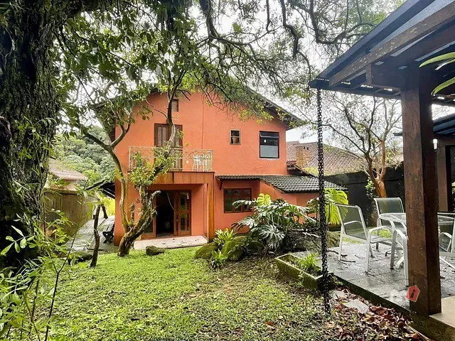 Casa com 400m² 3 quartos e 2 banheiros, à venda, no bairro São Sebastião em Petrópolis