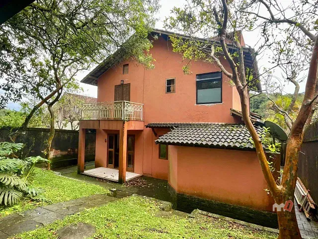 Casa com 400m² 3 quartos e 2 banheiros, à venda, no bairro São Sebastião em Petrópolis