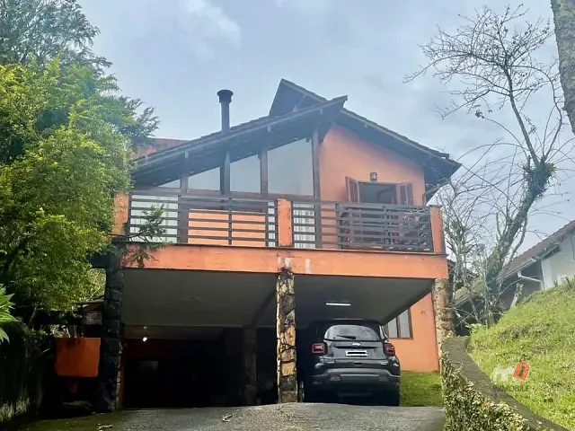 Casa com 400m² 3 quartos e 2 banheiros, à venda, no bairro São Sebastião em Petrópolis