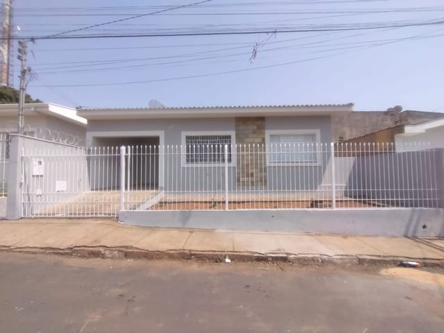 Foto do Casa - Casa com 3 dormitórios para alugar - Vila Betânia - Alfenas/MG | H. DE PAIVA MAGALHAES & F.DE PAIVA MAGALHAES LTDA