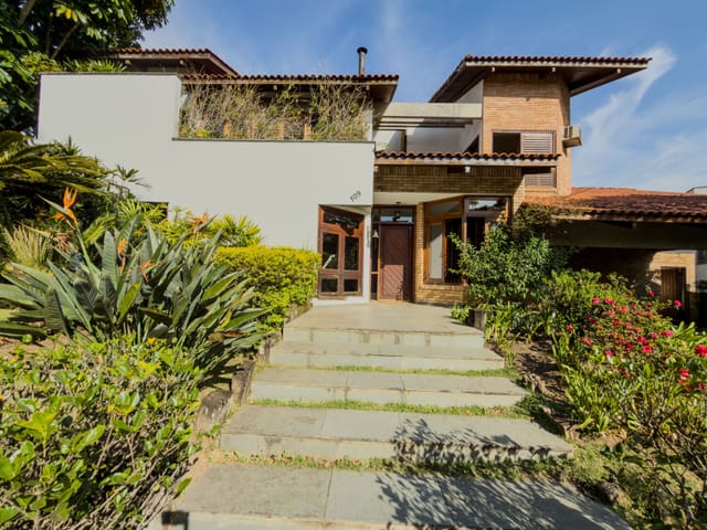 Casa com 720m² 3 quartos e 4 banheiros, à venda ou para alugar, no bairro Alphaville em Santana de Parnaíba
