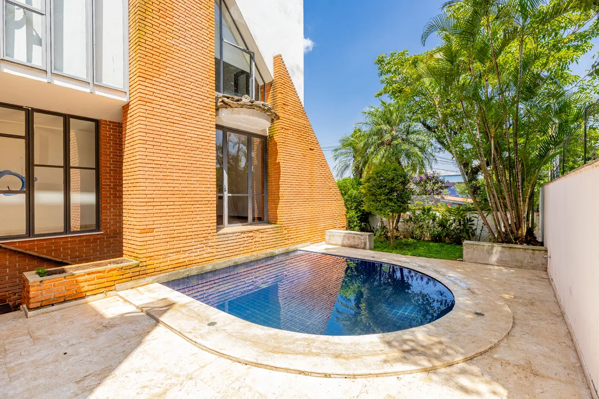Casa para venda em Alto de Pinheiros com 4 quartos, sendo 4 suítes, 376m²