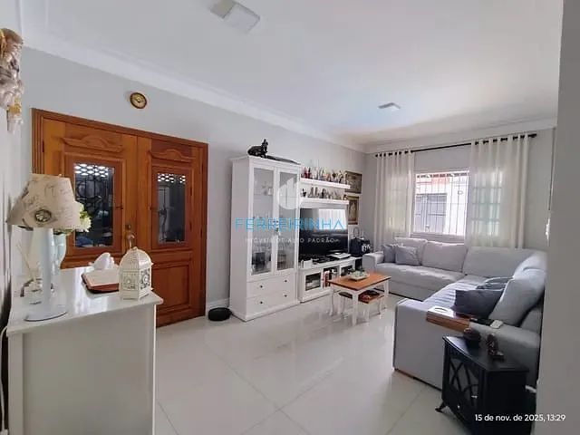 Casa 3 quartos e 2 banheiros, à venda, no bairro Bosque dos Eucaliptos em São José dos Campos