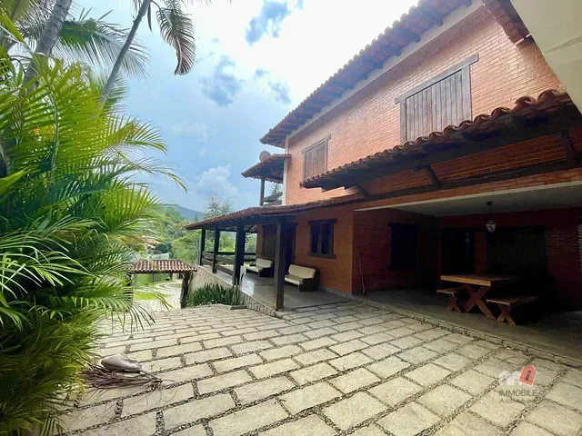 Casa com 3022m², à venda ou para alugar, no bairro Nogueira em Petrópolis