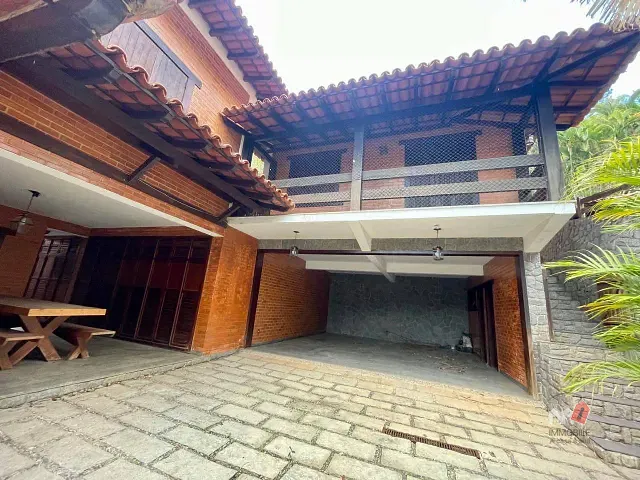 Casa com 3022m², à venda ou para alugar, no bairro Nogueira em Petrópolis