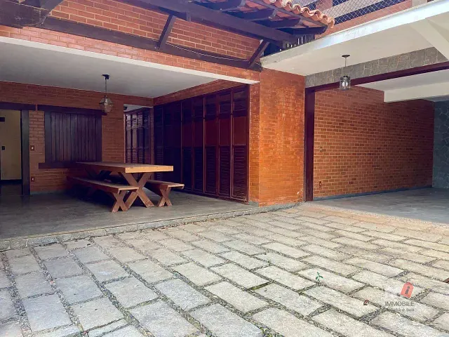 Casa com 3022m², à venda ou para alugar, no bairro Nogueira em Petrópolis