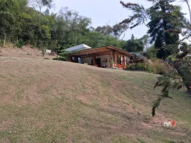 Casa com 2600m² 4 quartos e 4 banheiros, à venda, no bairro Vale das Videiras em Petrópolis