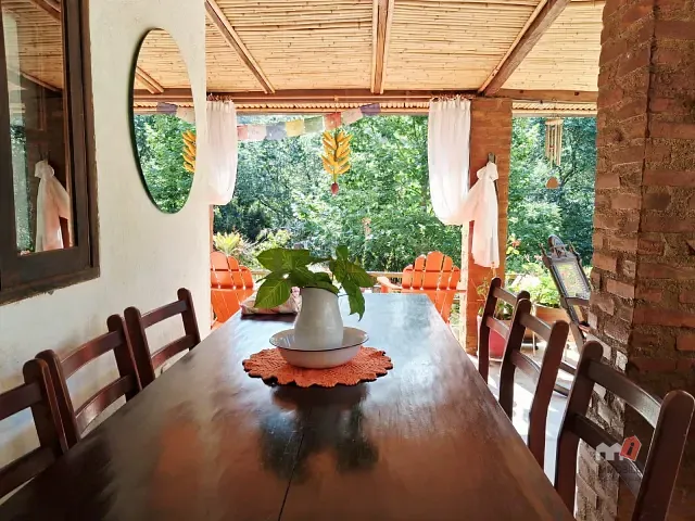 Casa com 2600m² 4 quartos e 4 banheiros, à venda, no bairro Vale das Videiras em Petrópolis