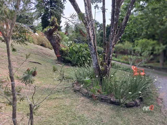 Casa com 2600m² 4 quartos e 4 banheiros, à venda, no bairro Vale das Videiras em Petrópolis