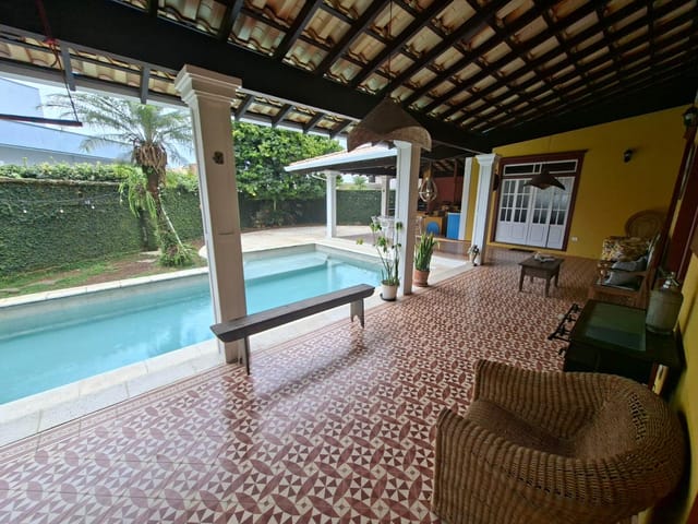 Casa 4 quartos e 6 banheiros, à venda ou para alugar, no bairro Urbanova em São José dos Campos