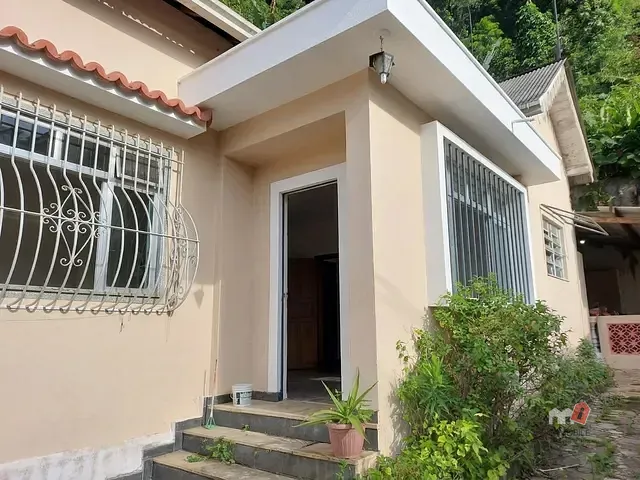 Casa 3 quartos e 2 banheiros, para alugar, no bairro Centro em Petrópolis