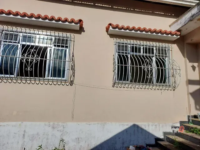 Casa 3 quartos e 2 banheiros, para alugar, no bairro Centro em Petrópolis