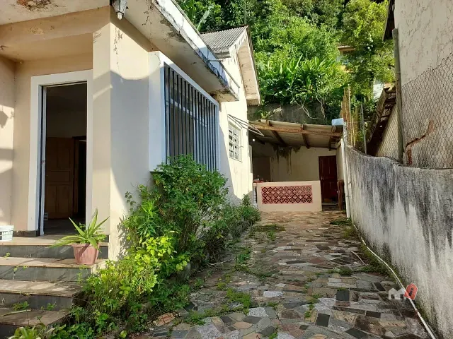 Casa 3 quartos e 2 banheiros, para alugar, no bairro Centro em Petrópolis