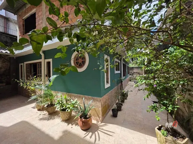 Casa com 308m² 3 quartos e 2 banheiros, à venda, no bairro Mosela em Petrópolis
