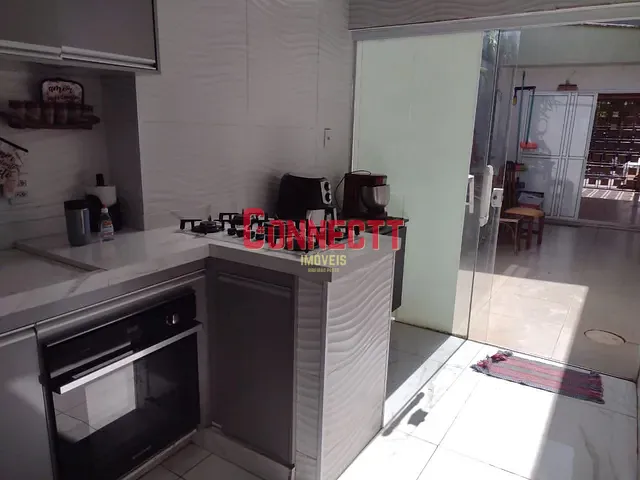 Casa com 200m² 3 quartos e 2 banheiros, à venda, no bairro Vila Amelia em Ribeirão Preto