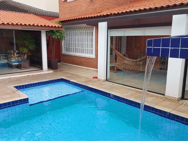 Casa com 360m² 4 quartos e 4 banheiros, à venda, no bairro Jardim das Colinas em São José dos Campos
