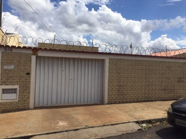 Foto do Casa - Casa com 2 dormitórios à venda, 118 m² por R$ 160.000,00 - Lourdes - Uberaba/MG | ZUCATO IMOBILIARIA LTDA