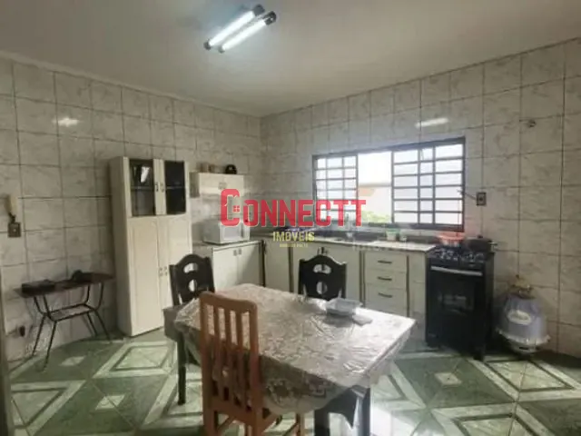 Casa com 270m² 3 quartos e 2 banheiros, à venda, no bairro Vila Tiberio em Ribeirão Preto