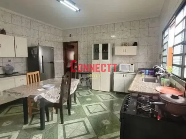 Casa com 270m² 3 quartos e 2 banheiros, à venda, no bairro Vila Tiberio em Ribeirão Preto