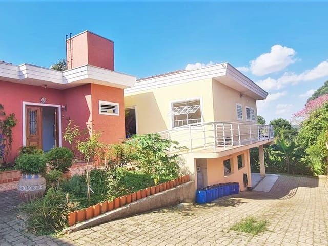 Casa com 1006m² 5 quartos e 5 banheiros, à venda, no bairro Vila Hortência em Cotia