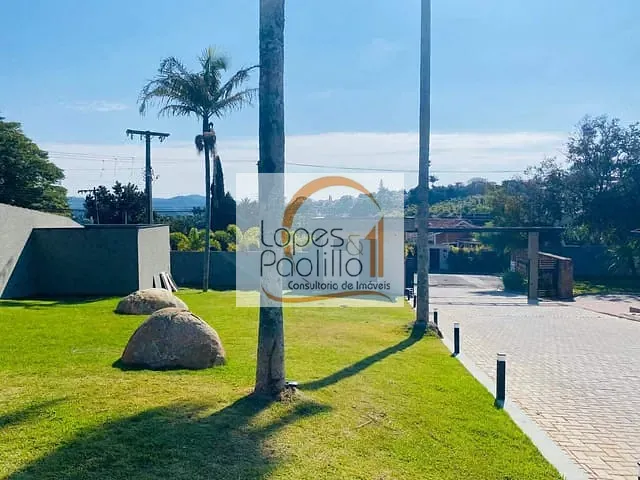 Casa com 379m² 3 quartos e 4 banheiros, à venda ou para alugar, no bairro Vila Santista em Atibaia