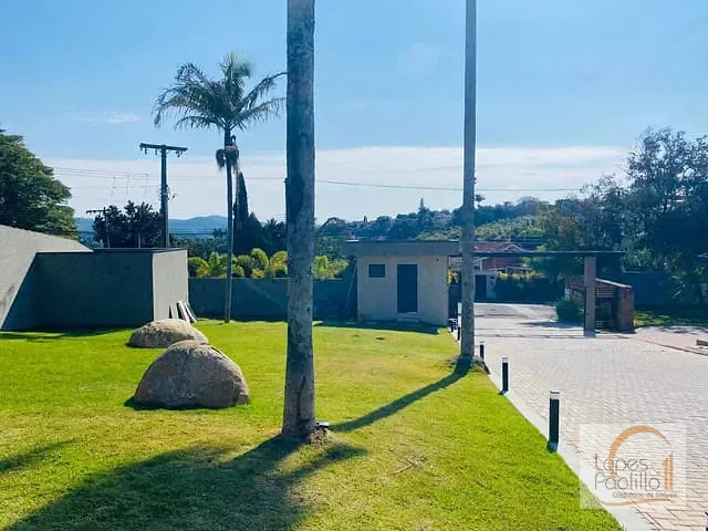 Casa com 379m² 3 quartos e 4 banheiros, à venda ou para alugar, no bairro Vila Santista em Atibaia