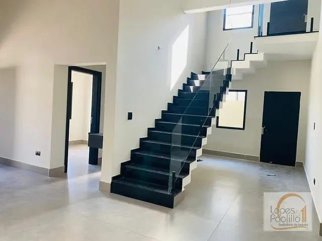 Casa com 379m² 3 quartos e 4 banheiros, à venda ou para alugar, no bairro Vila Santista em Atibaia