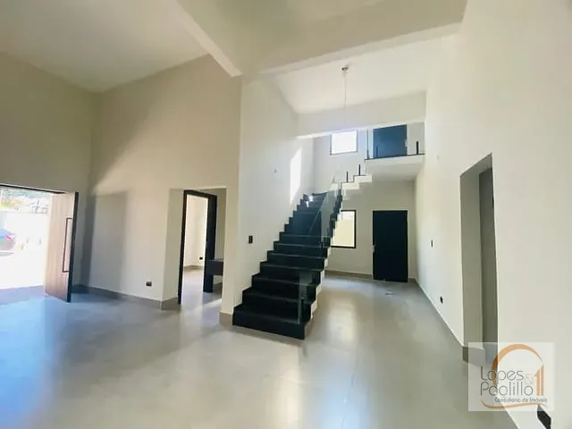 Casa com 379m² 3 quartos e 4 banheiros, à venda ou para alugar, no bairro Vila Santista em Atibaia