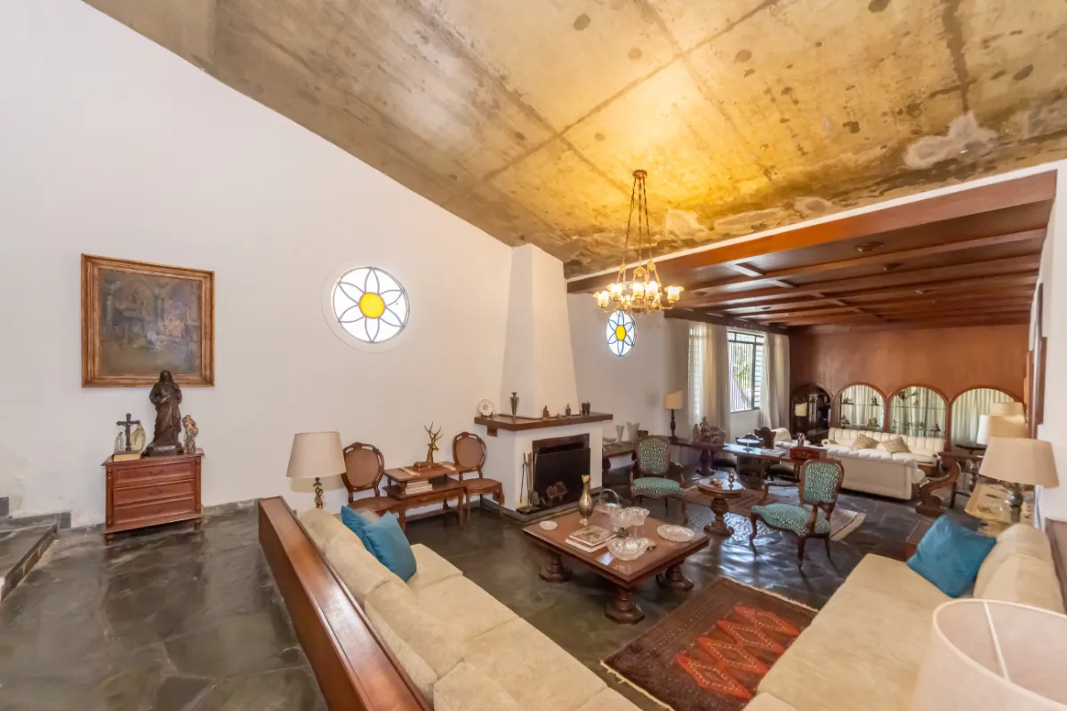 Casa para venda em Campo Belo com 5 quartos, sendo 4 suítes, 369m²