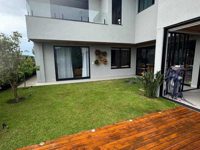 Casa 3 quartos e 3 banheiros, à venda, no bairro Urbanova em São José dos Campos