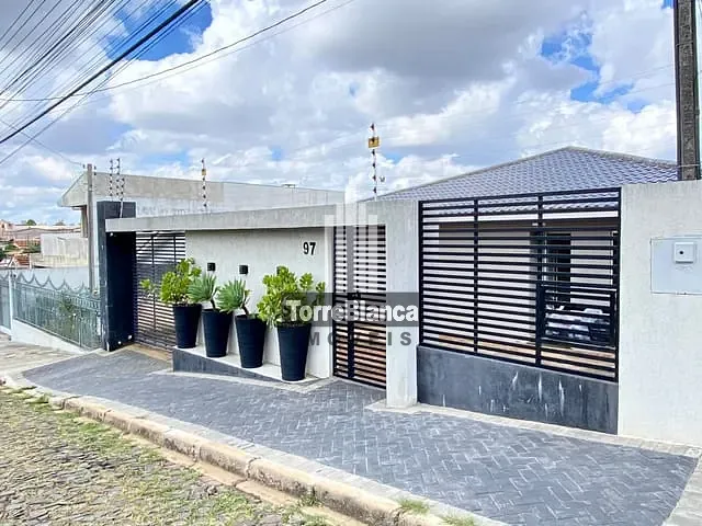 Casa com 288m² 3 quartos e 2 banheiros, à venda, no bairro Contorno em Ponta Grossa