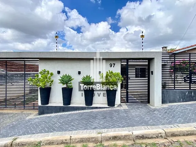 Casa com 288m² 3 quartos e 2 banheiros, à venda, no bairro Contorno em Ponta Grossa