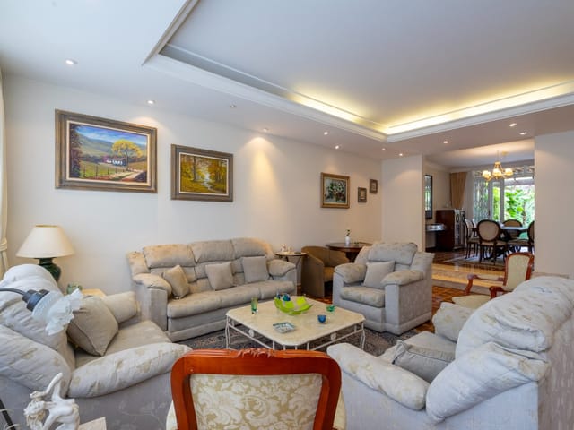 Casa com 375m² 4 quartos e 3 banheiros, à venda, no bairro Moema em São Paulo