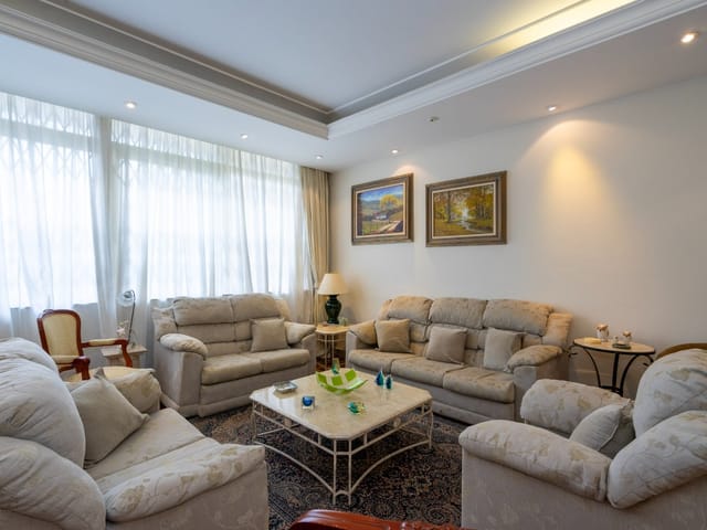 Casa com 375m² 4 quartos e 3 banheiros, à venda, no bairro Moema em São Paulo