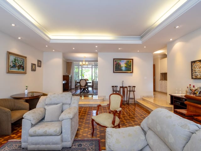 Casa com 375m² 4 quartos e 3 banheiros, à venda, no bairro Moema em São Paulo