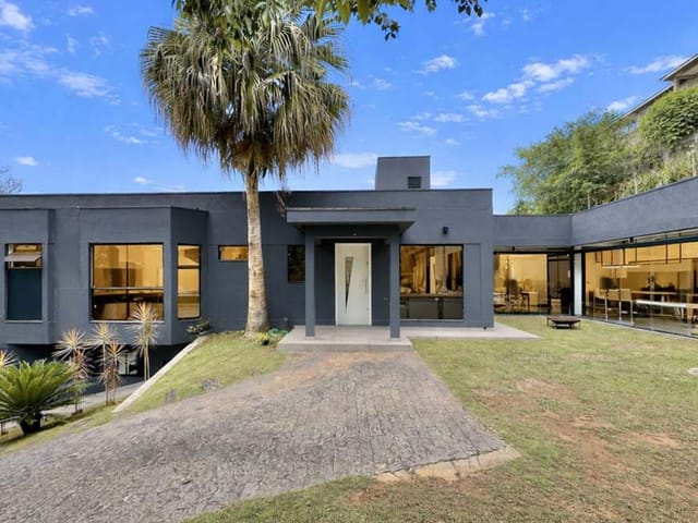 Casa com 812m² 4 quartos e 5 banheiros, à venda, no bairro Jardim Indaiá em Embu das Artes